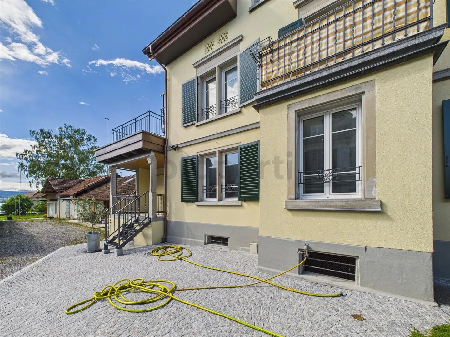 Appartement 2.5 pièces rénové de haute qualité dans une maison historique - Photo 10 sur 12