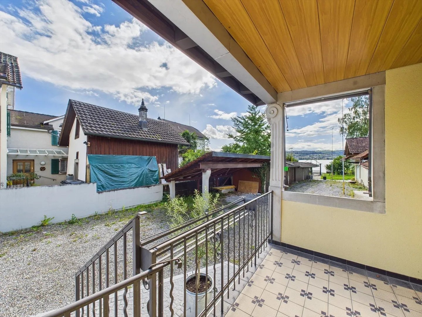 Appartement 2.5 pièces rénové de haute qualité dans une maison historique - Photo 11 sur 12
