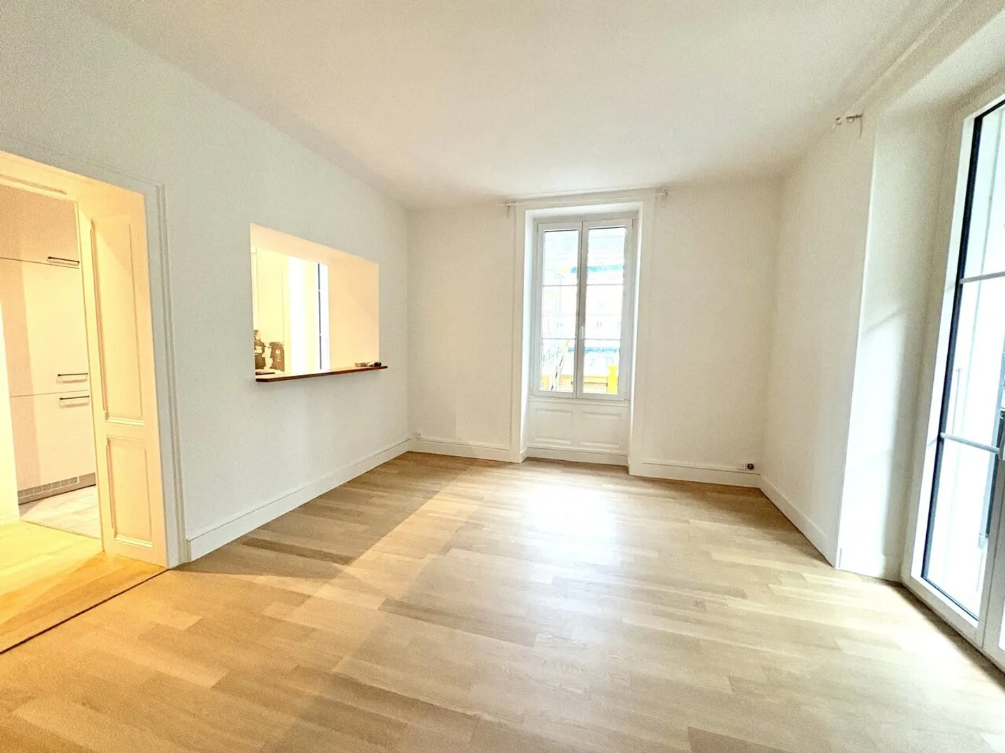 In affitto - Appartamento 4,5 locali al 2° piano nel cuore di Montreux - Foto 3 di 11