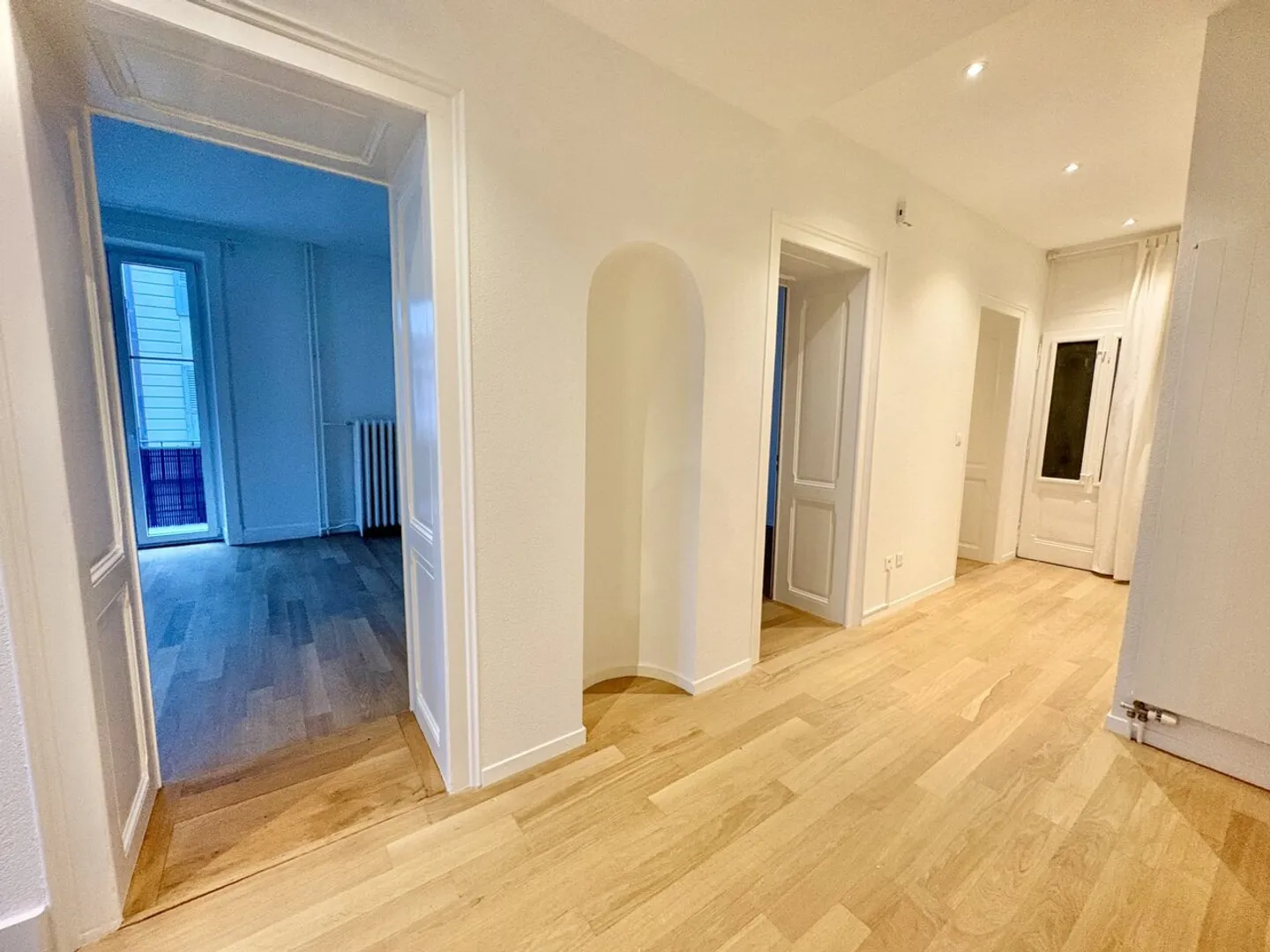 In affitto - Appartamento 4,5 locali al 2° piano nel cuore di Montreux - Foto 5 di 11