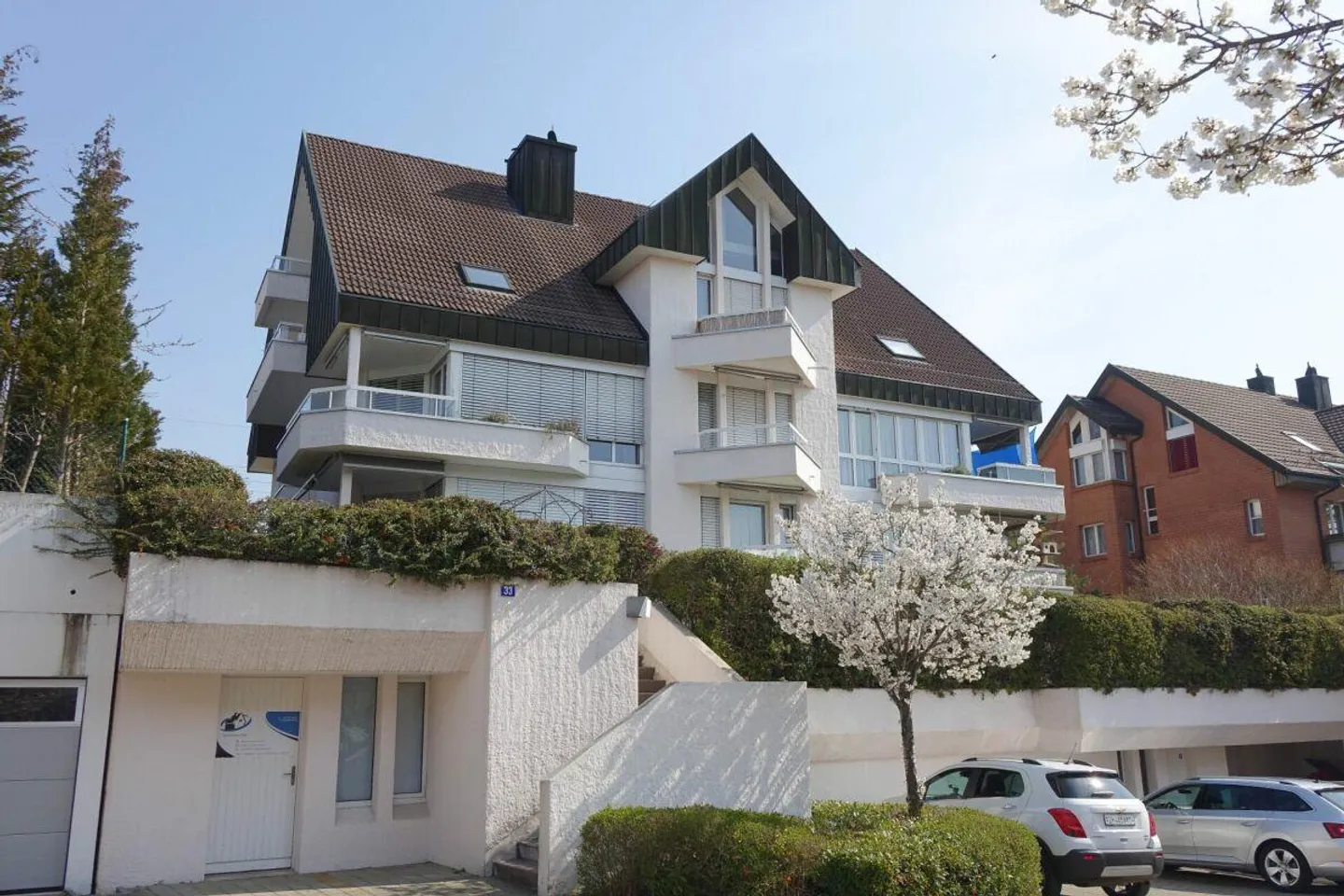 Appartement sous les toits charmant avec plusieurs balcons - Photo 1 sur 11