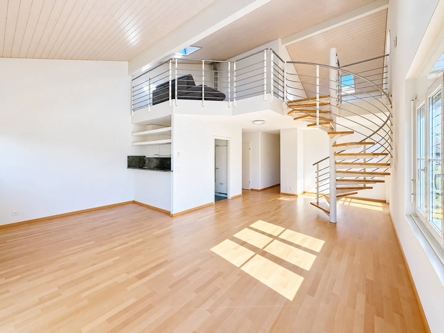 Appartement lumineux 4,5 pièces - Photo 2 sur 13