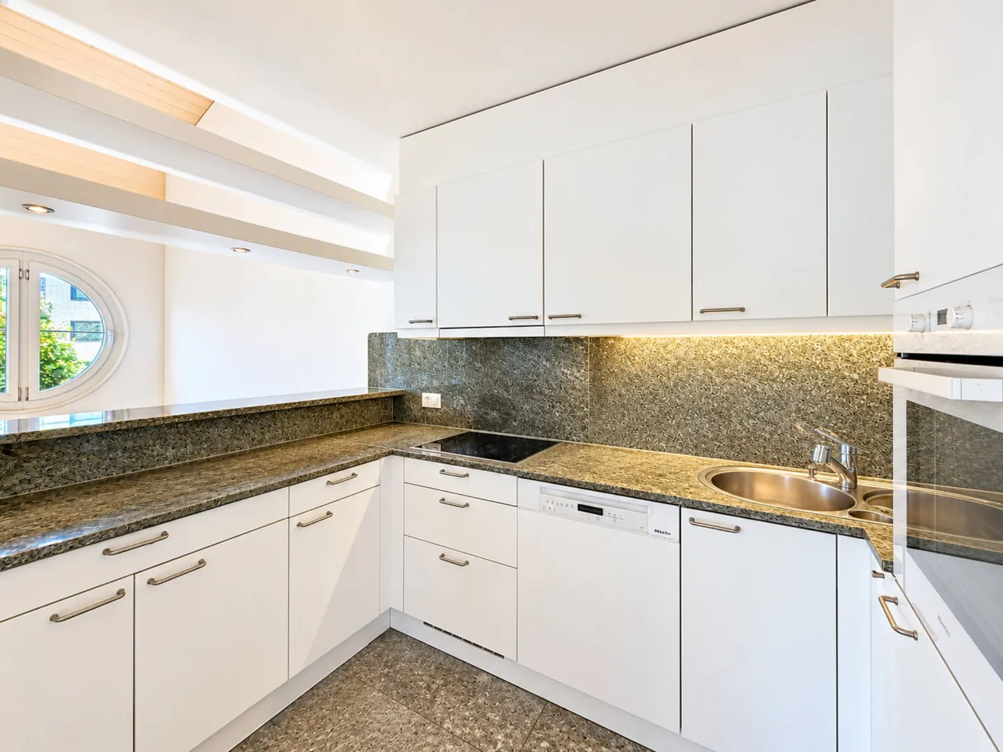 Appartement lumineux 4,5 pièces - Photo 3 sur 13