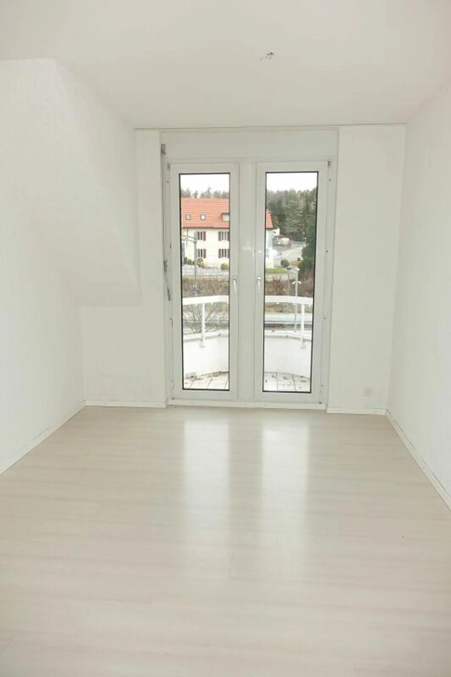 Appartement sous les toits charmant avec plusieurs balcons - Photo 6 sur 11