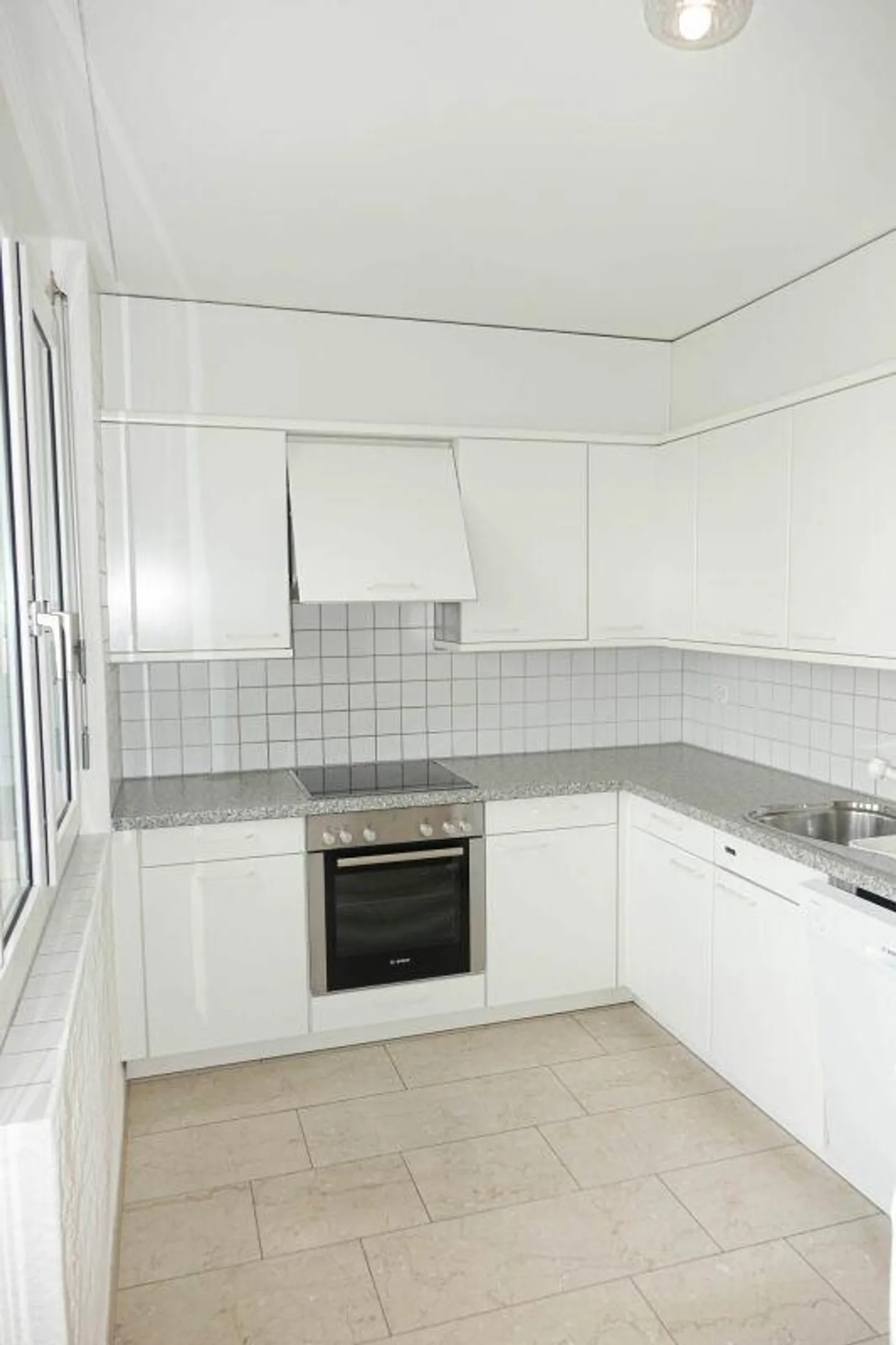 Appartement sous les toits charmant avec plusieurs balcons - Photo 4 sur 11