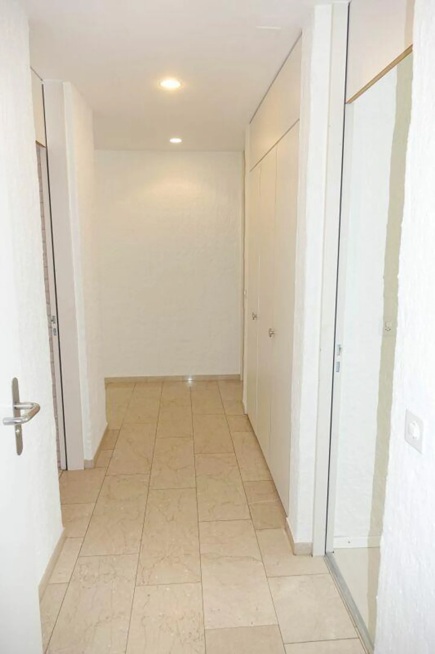 Appartement sous les toits charmant avec plusieurs balcons - Photo 9 sur 11