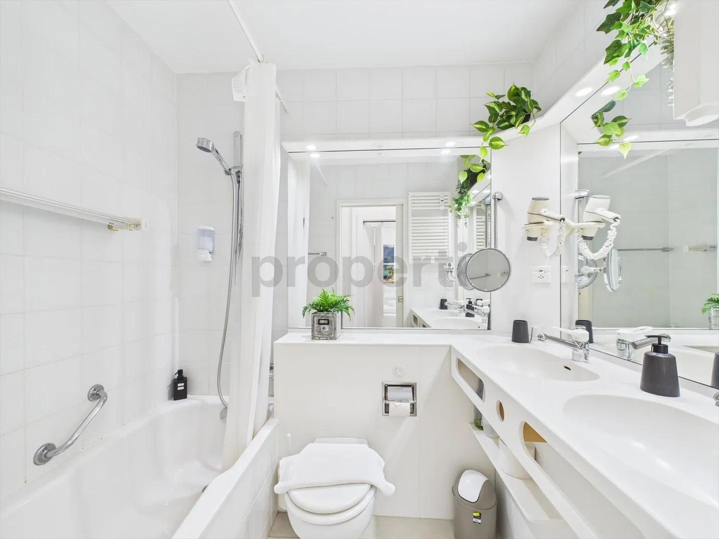 Appartamento 2,5 locali con vista lago e piscina condominiale - ideale come residenza principale, seconda casa o investimento per affitti a breve termine! - Foto 7 di 11