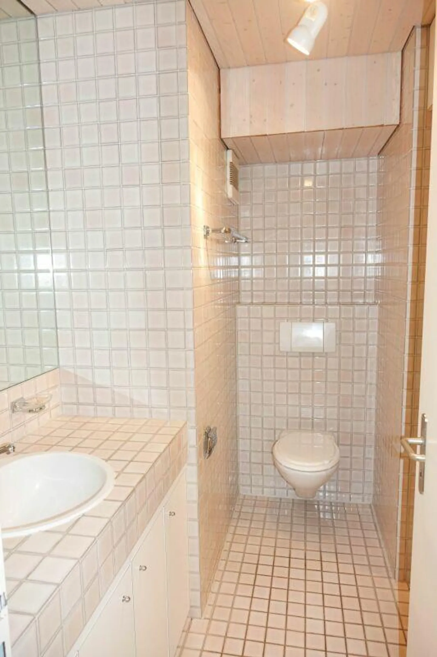 Appartement sous les toits charmant avec plusieurs balcons - Photo 11 sur 11