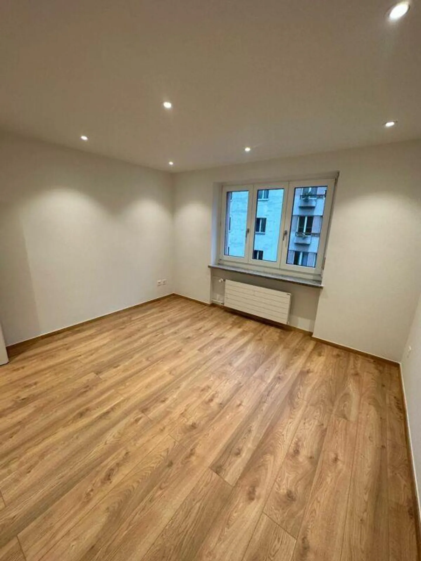 Bellissimo appartamento ristrutturato con 3 camere vicino al parco St. Johanns - Foto 5 di 9