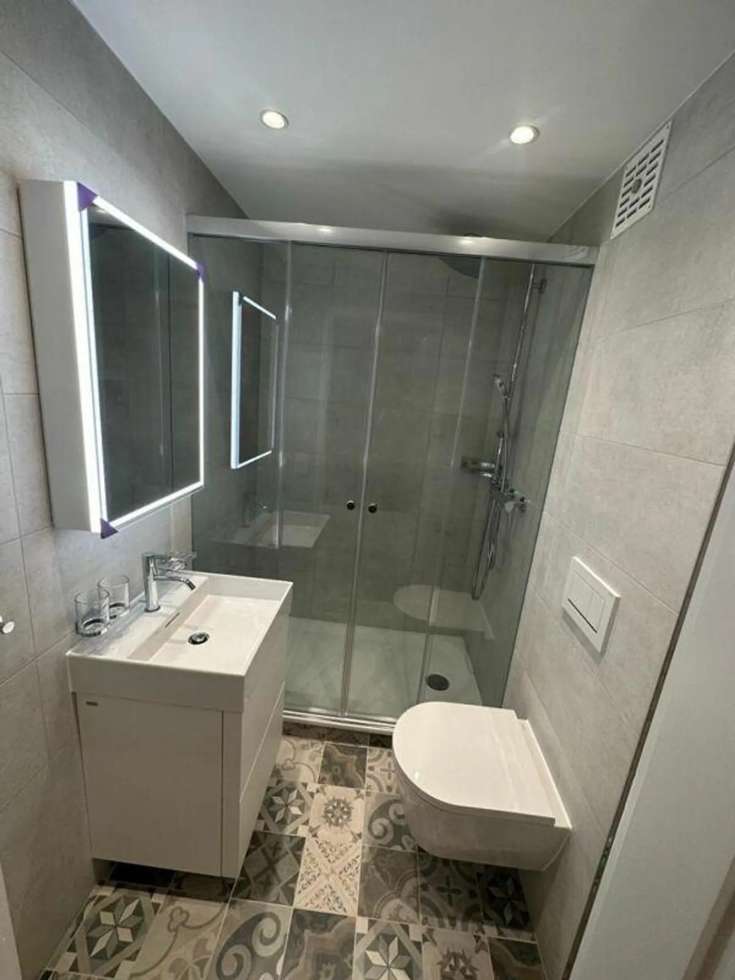 Bellissimo appartamento ristrutturato con 3 camere vicino al parco St. Johanns - Foto 3 di 9