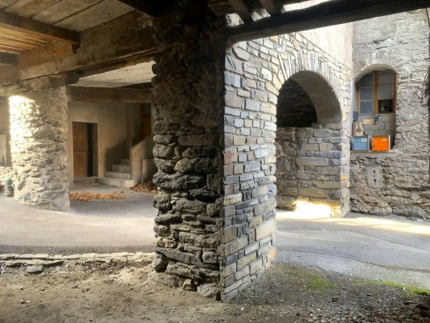 Dorfhaus mit 5,5 Zimmern in Chamoson - Foto 5 von 13