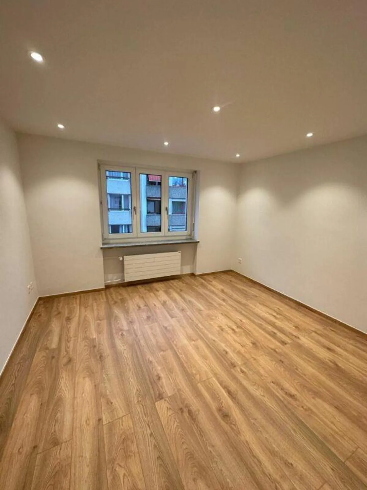 Bellissimo appartamento ristrutturato con 3 camere vicino al parco St. Johanns - Foto 6 di 9