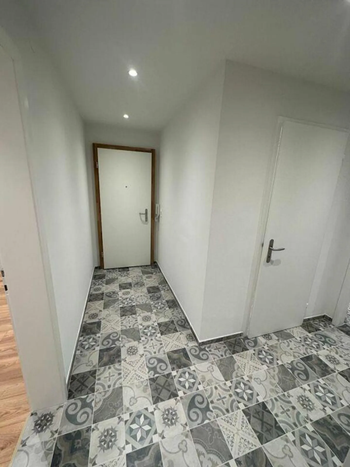 Bellissimo appartamento ristrutturato con 3 camere vicino al parco St. Johanns - Foto 8 di 9