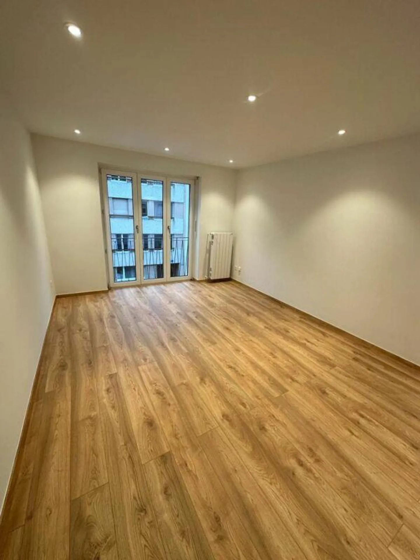 Bellissimo appartamento ristrutturato con 3 camere vicino al parco St. Johanns - Foto 7 di 9