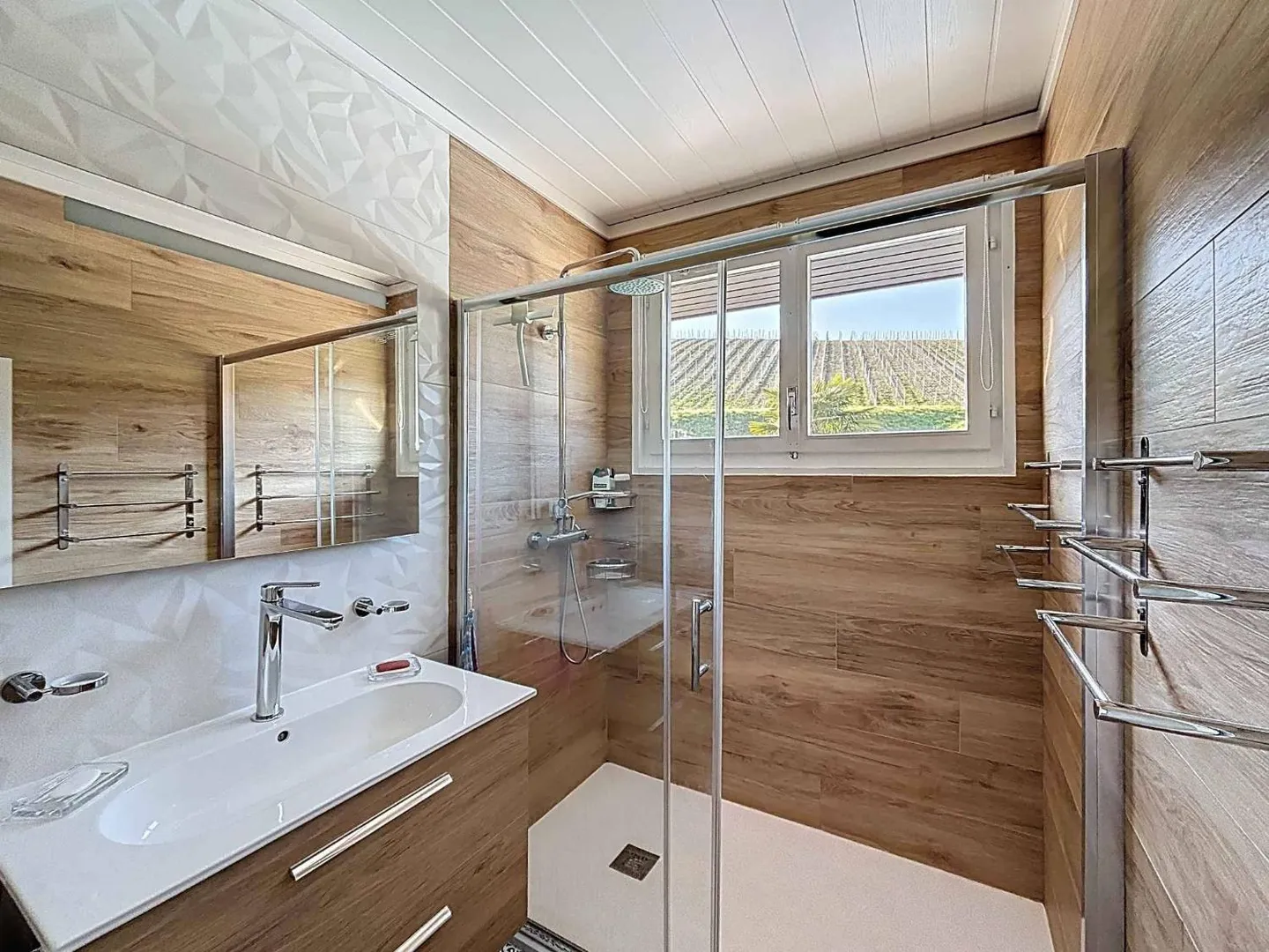 Villa mit Pool und Seeblick - Foto 6 von 11