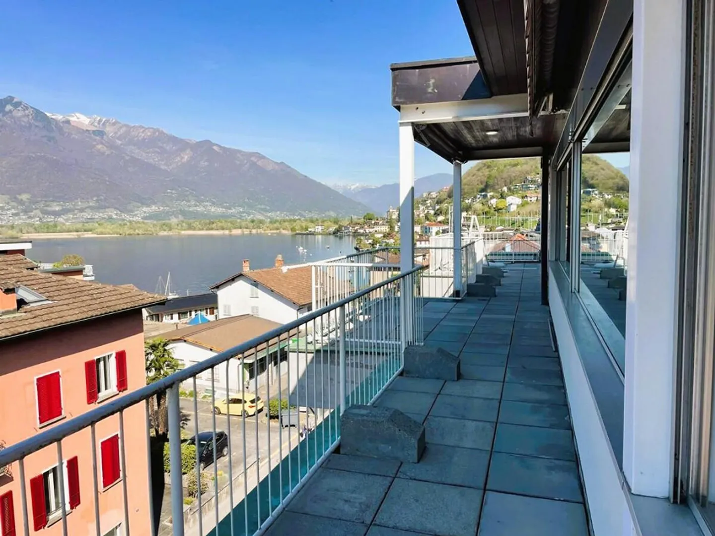 VIRA GAMBAROGNO - PENTHOUSE AU CENTRE AVEC VUE SUR LE LAC - Photo 3 sur 13