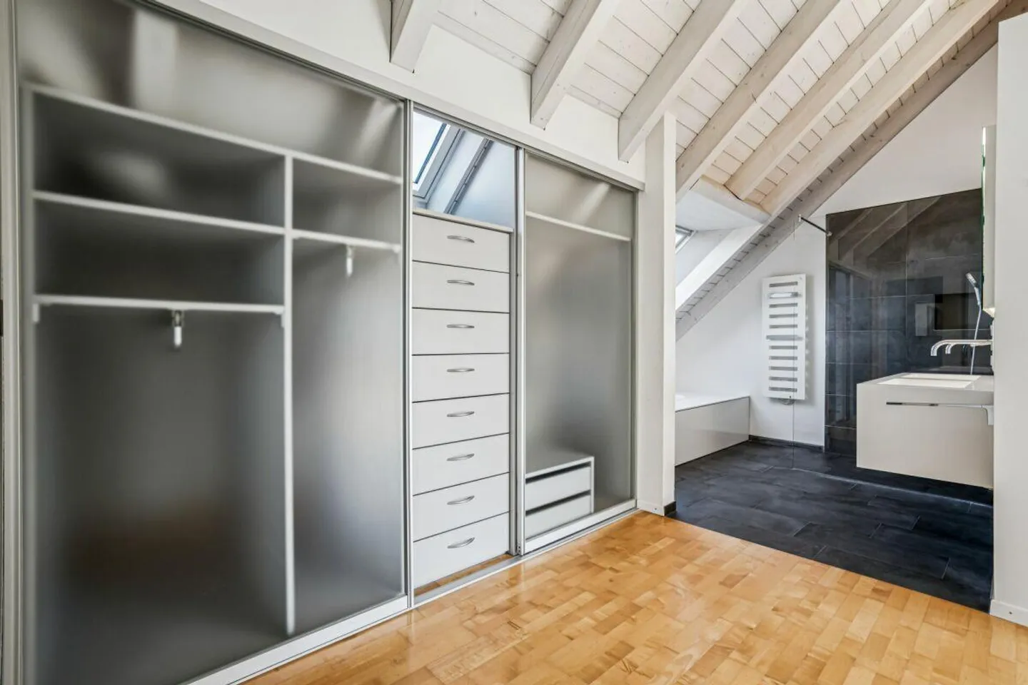 Magnifique appartement en attique 5 1/2 pièces au cœur de Hünenberg - Photo 17 sur 26