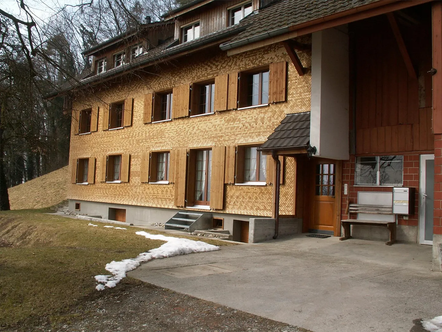 Sehr schön ausgebaute 4.5 Zimmer Wohnung an ruhiger Lage - Foto 1 von 13