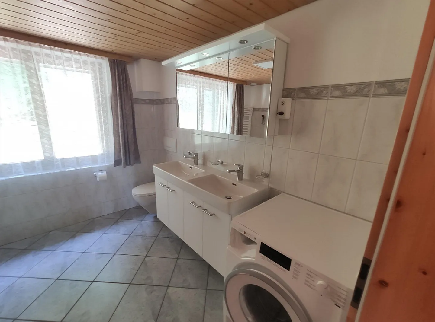 Sehr schön ausgebaute 4.5 Zimmer Wohnung an ruhiger Lage - Foto 6 von 13