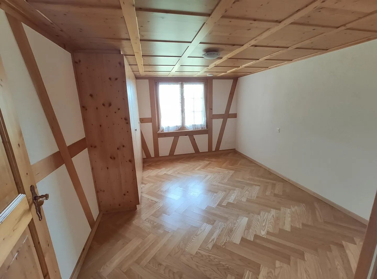 Sehr schön ausgebaute 4.5 Zimmer Wohnung an ruhiger Lage - Foto 10 von 13