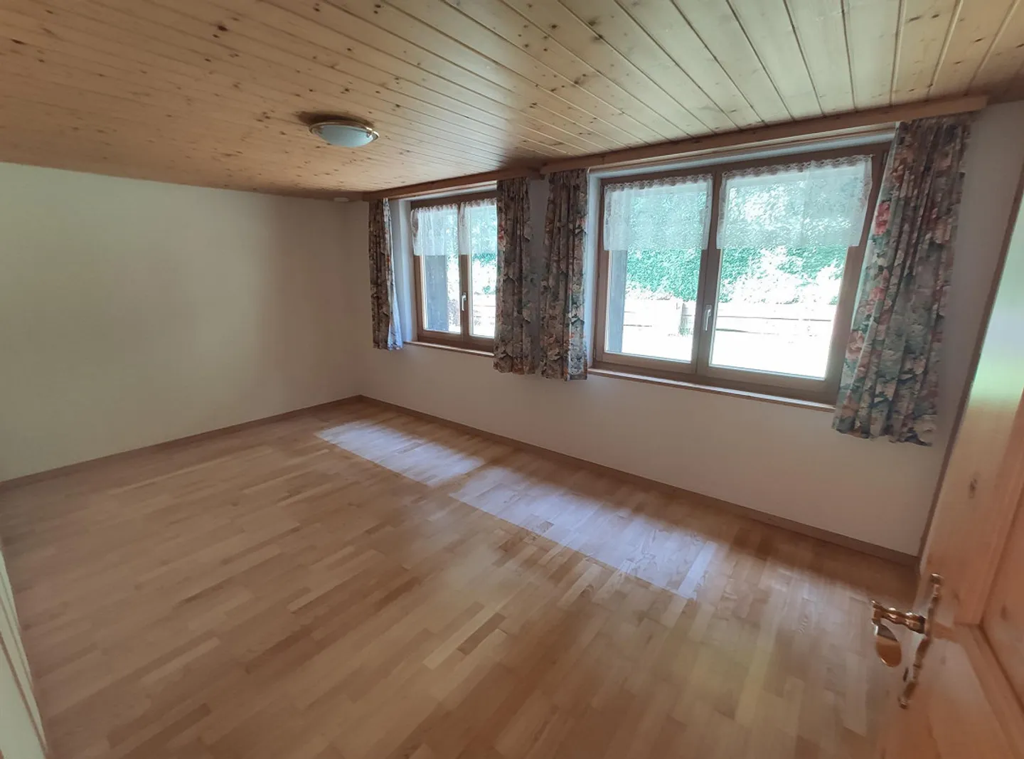 Sehr schön ausgebaute 4.5 Zimmer Wohnung an ruhiger Lage - Foto 12 von 13