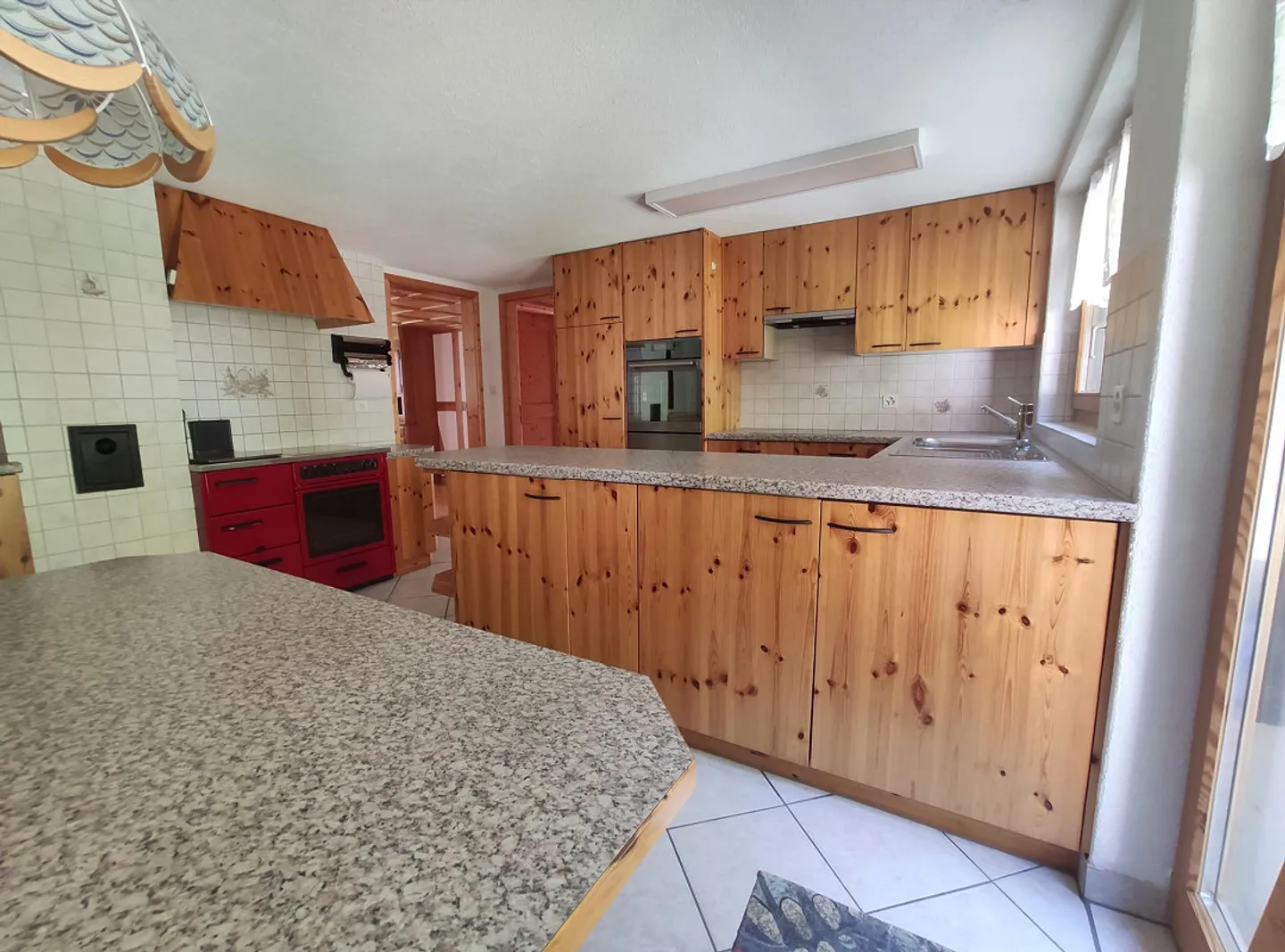 Sehr schön ausgebaute 4.5 Zimmer Wohnung an ruhiger Lage - Foto 2 von 13