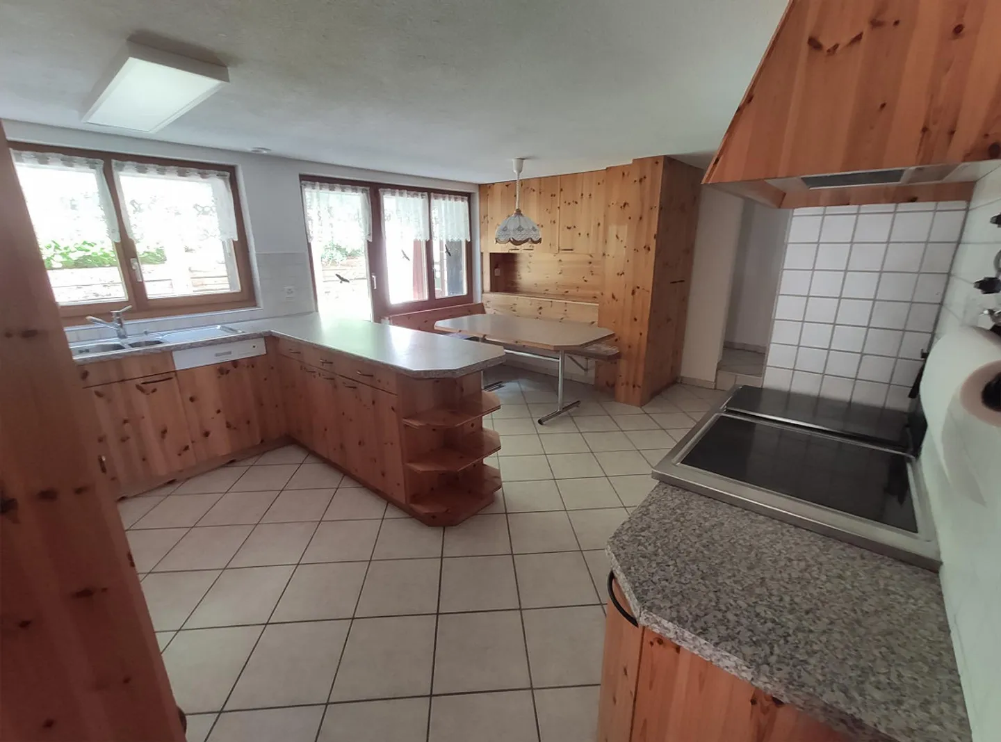 Sehr schön ausgebaute 4.5 Zimmer Wohnung an ruhiger Lage - Foto 3 von 13