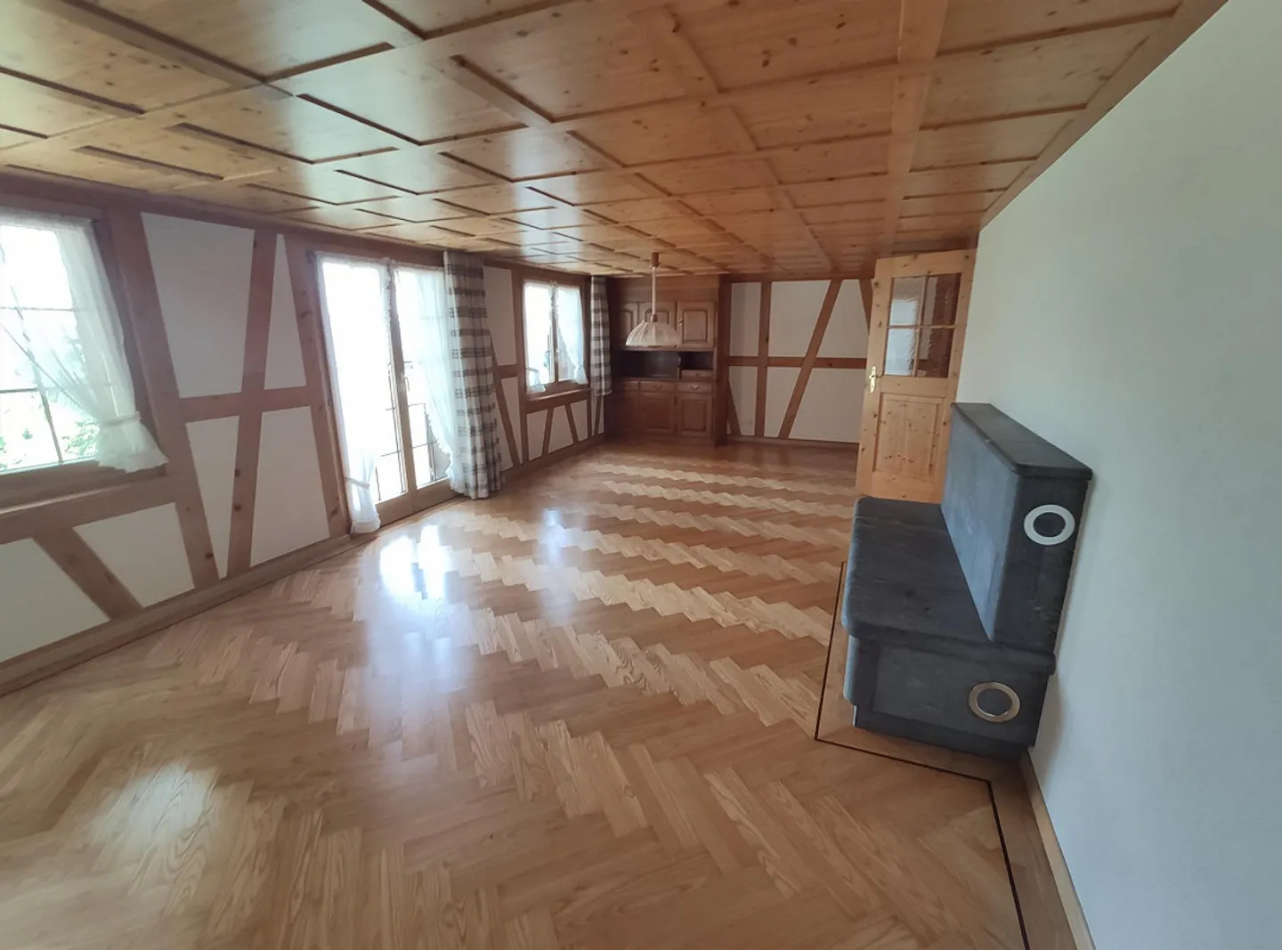 Sehr schön ausgebaute 4.5 Zimmer Wohnung an ruhiger Lage - Foto 4 von 13