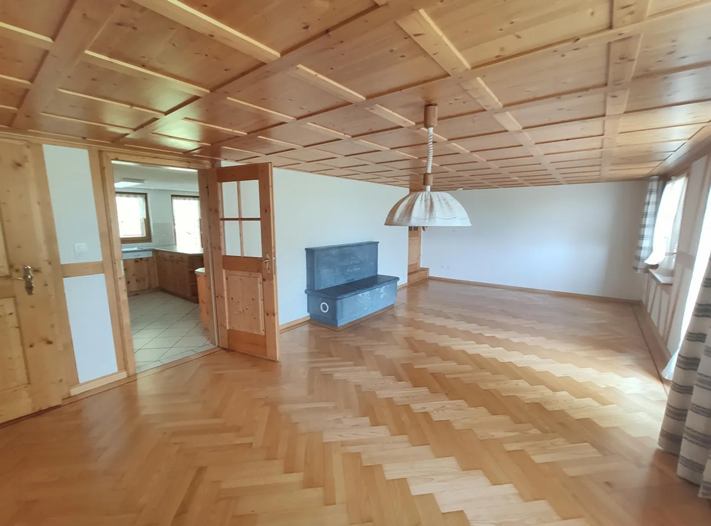 Sehr schön ausgebaute 4.5 Zimmer Wohnung an ruhiger Lage - Foto 5 von 13