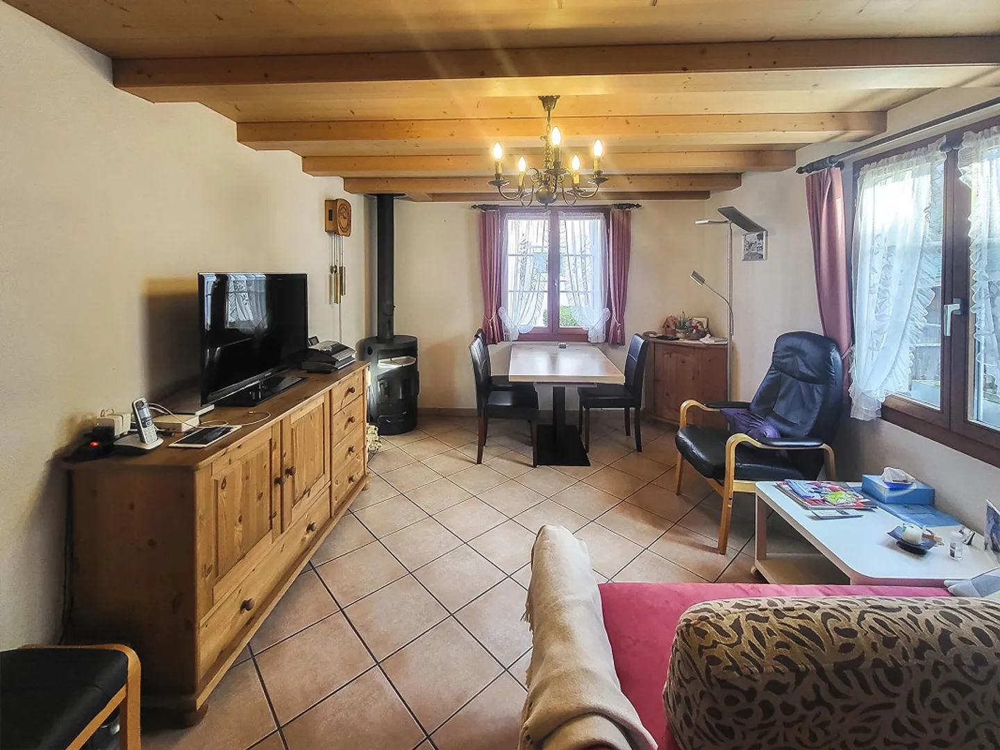 Zweifamilienhaus mit Renovationspotenzial in Seenähe - Foto 2 von 12