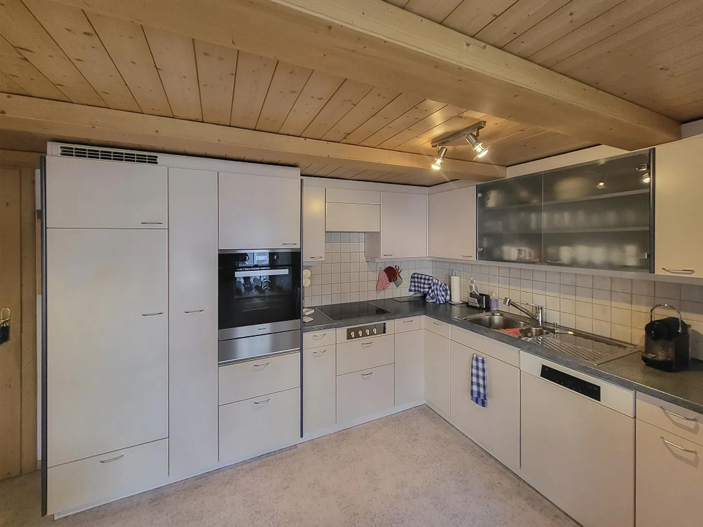 Zweifamilienhaus mit Renovationspotenzial in Seenähe - Foto 5 von 12