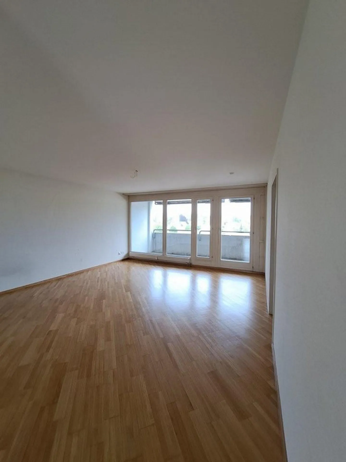 Step inside and feel at home - Photo 4 of 12