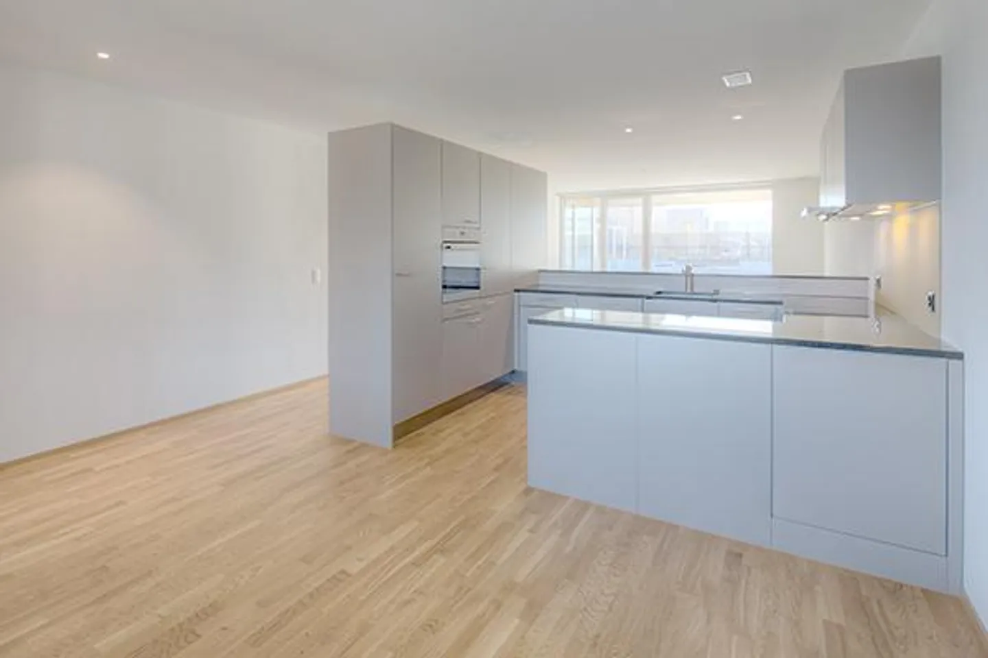Moderno appartamento attico nel centro di Aarberg - Foto 1 di 5