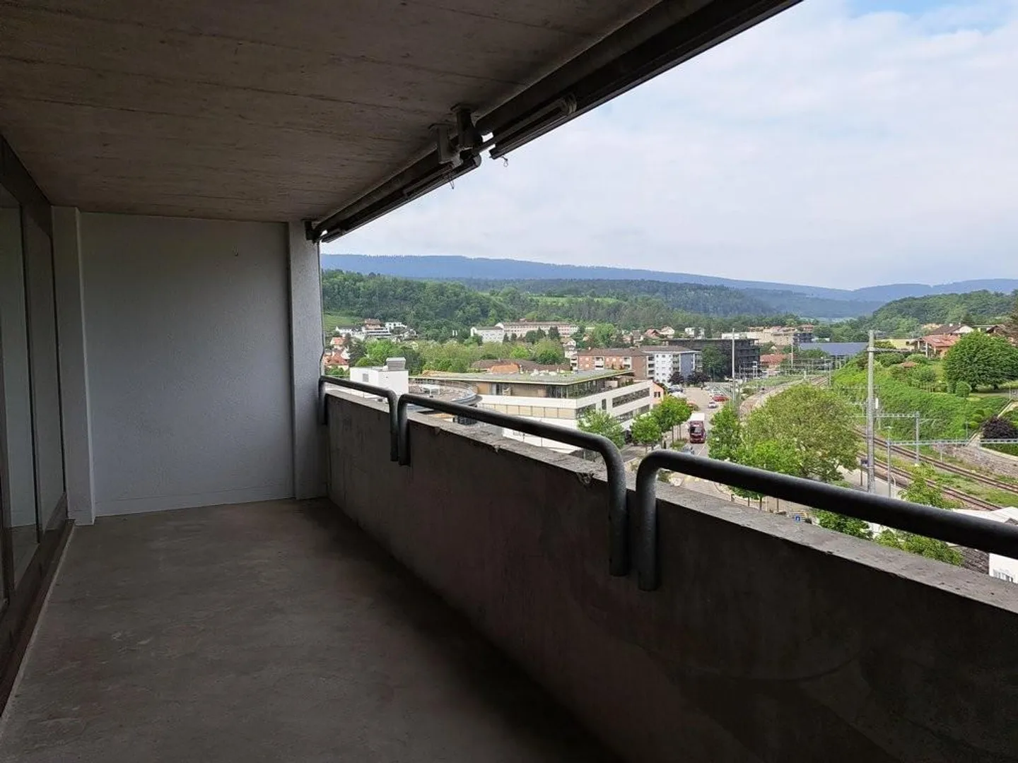 Step inside and feel at home - Photo 8 of 12