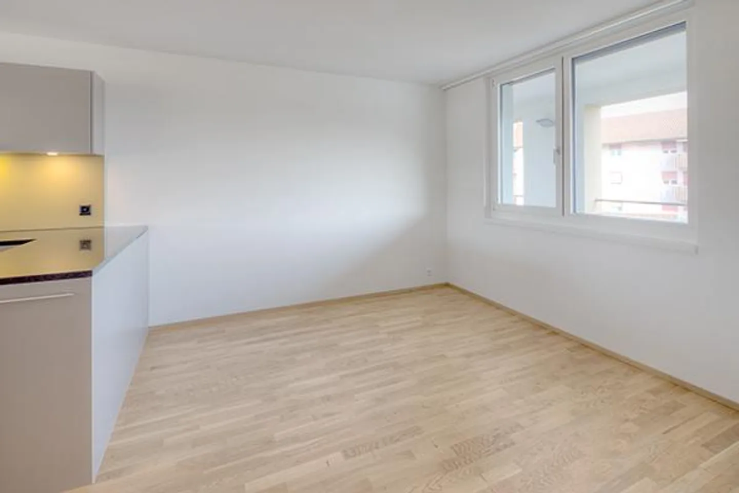 Moderno appartamento attico nel centro di Aarberg - Foto 3 di 5