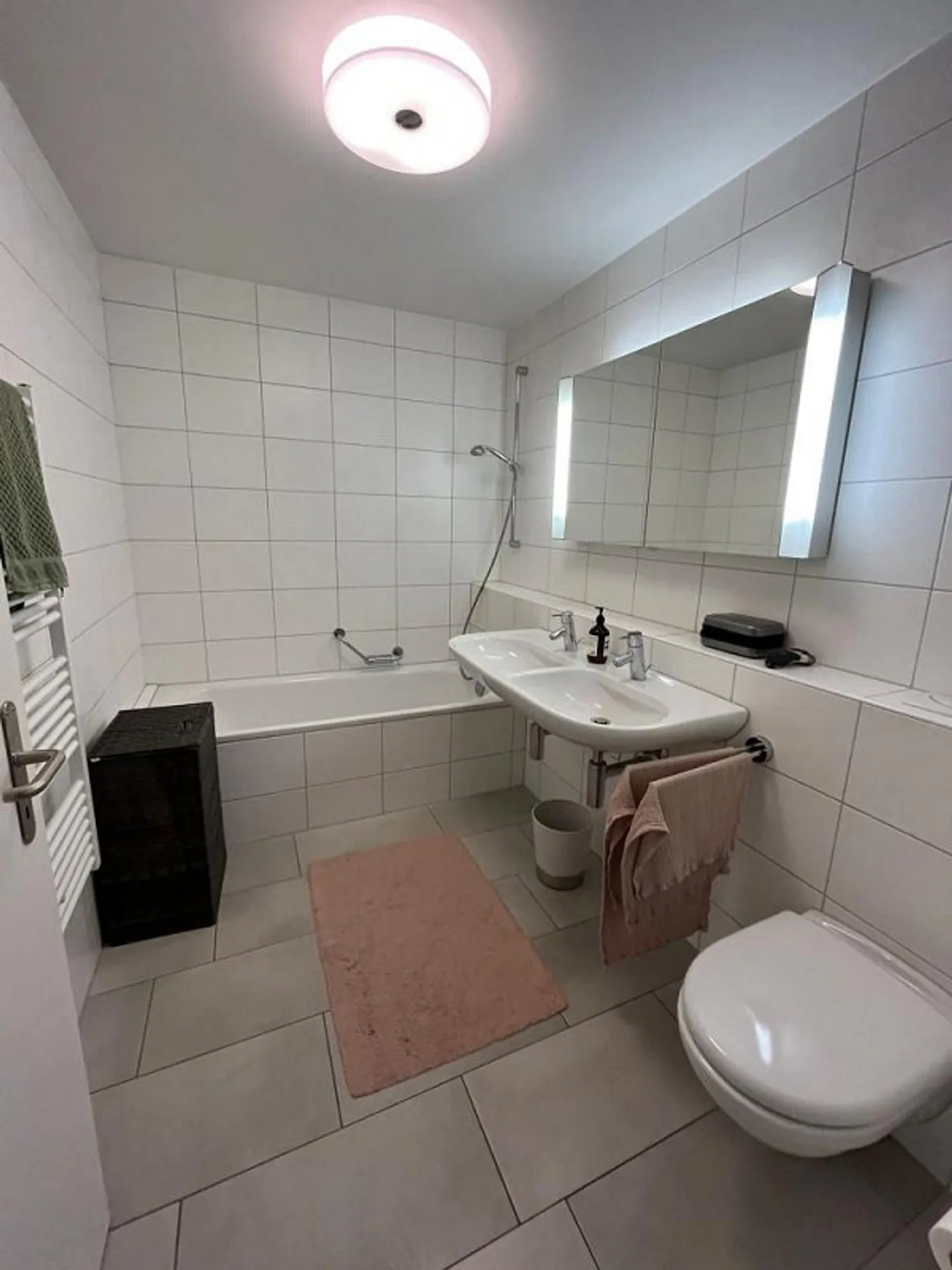 Appartement spacieux avec deux balcons - Photo 6 sur 8