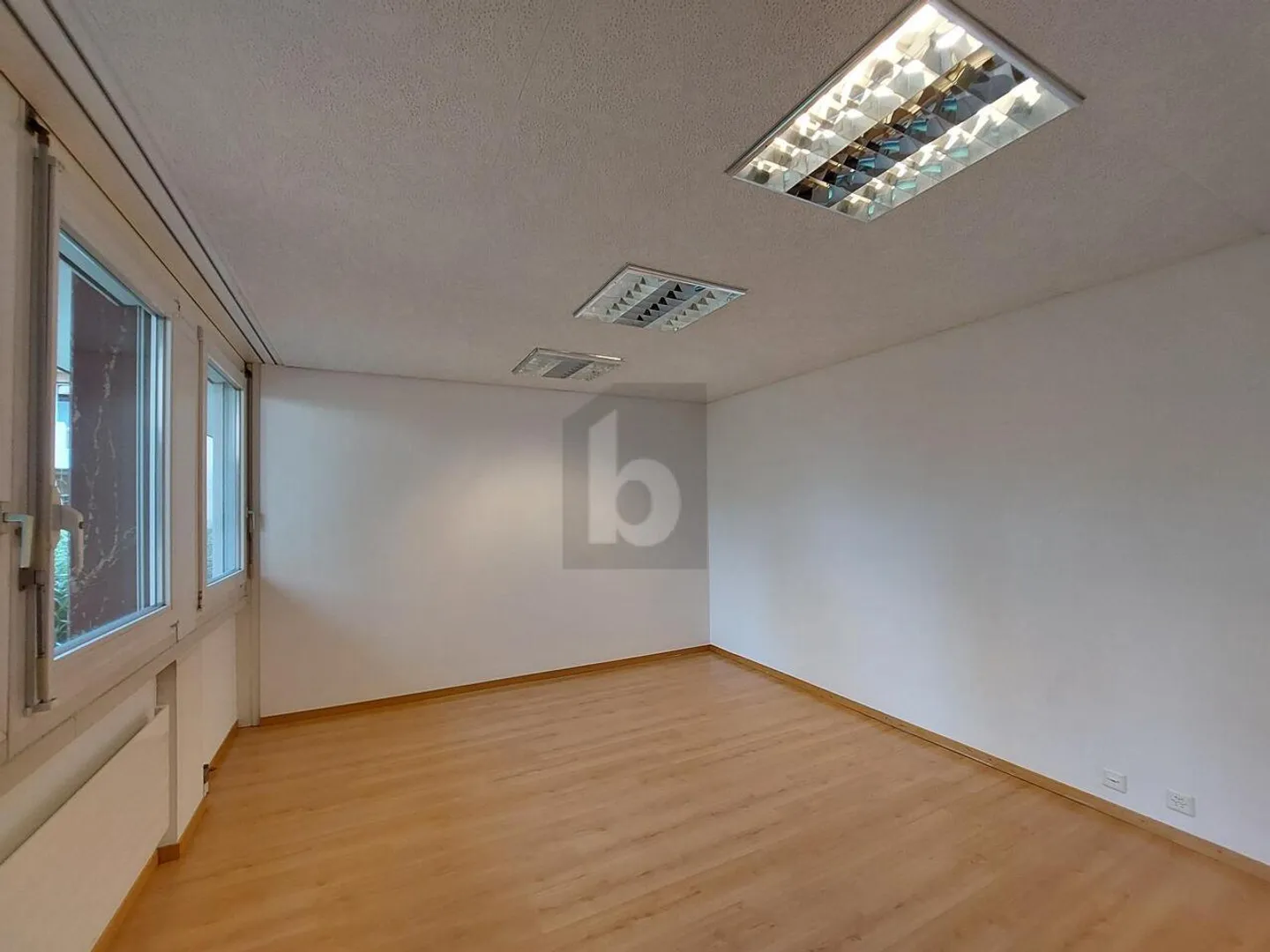 SOLID OFFICE SPACE IN THE TOWN CENTER - Photo 4 of 6