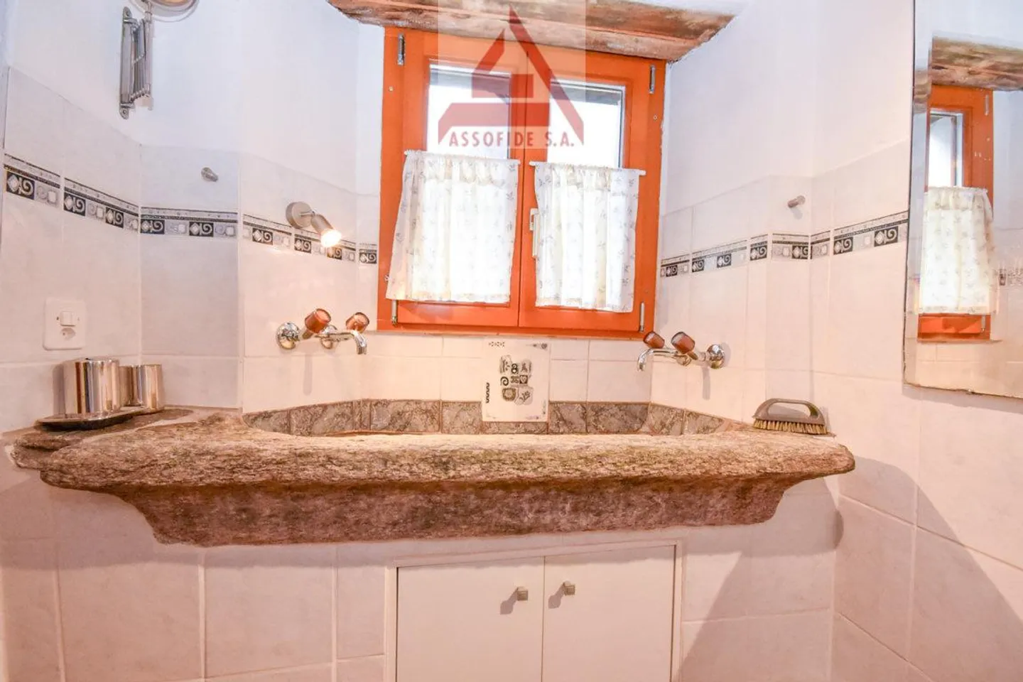 Casa con 6 appartamenti - Foto 6 di 8