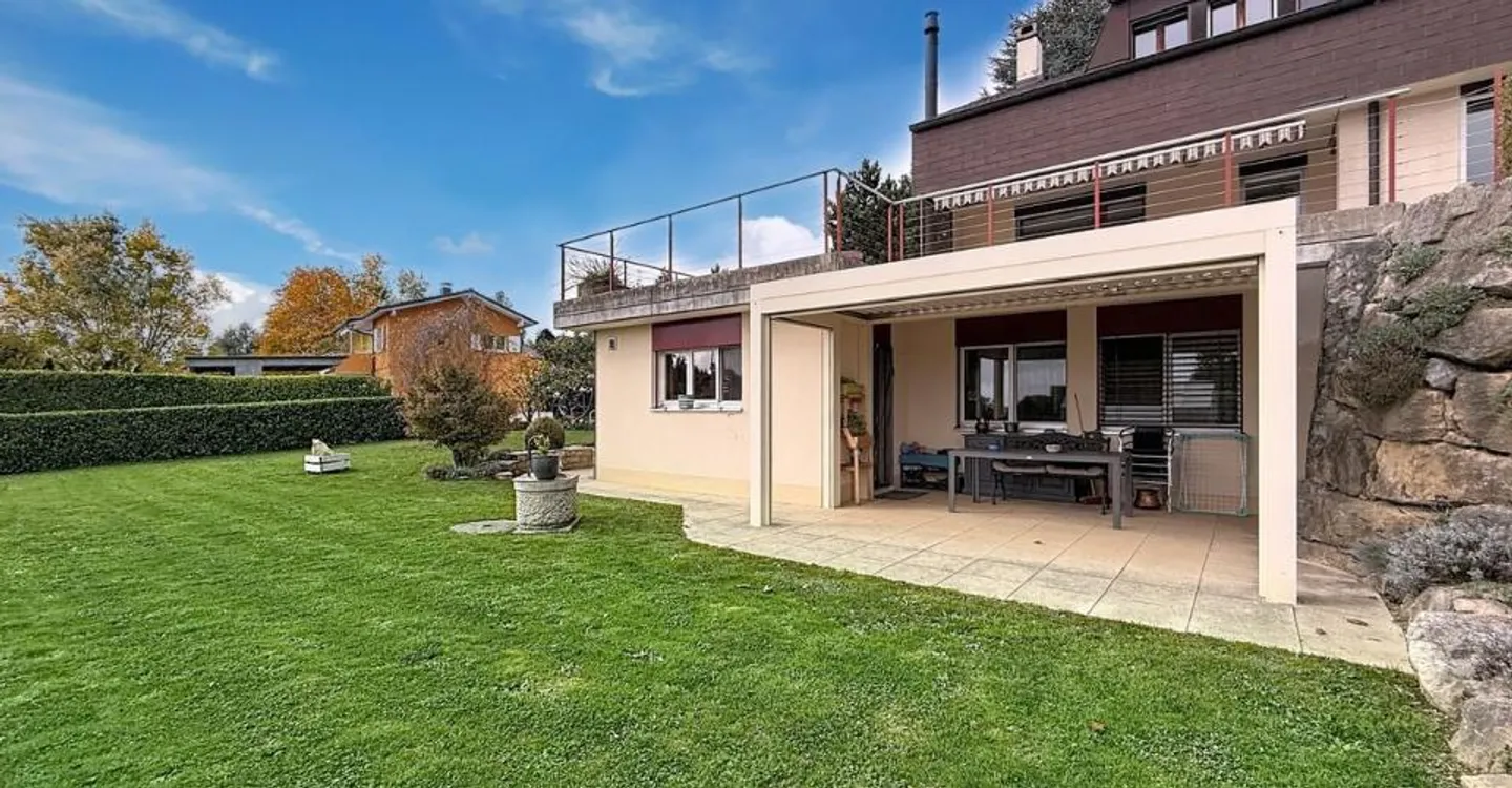 Versatile Duplex with Garden - Photo 1 of 9