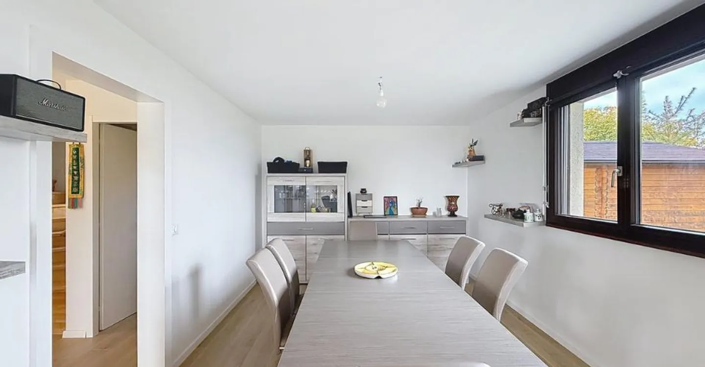 Versatile Duplex with Garden - Photo 6 of 9