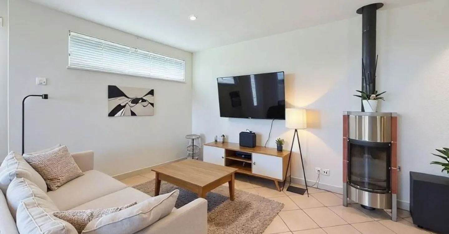 Versatile Duplex with Garden - Photo 8 of 9