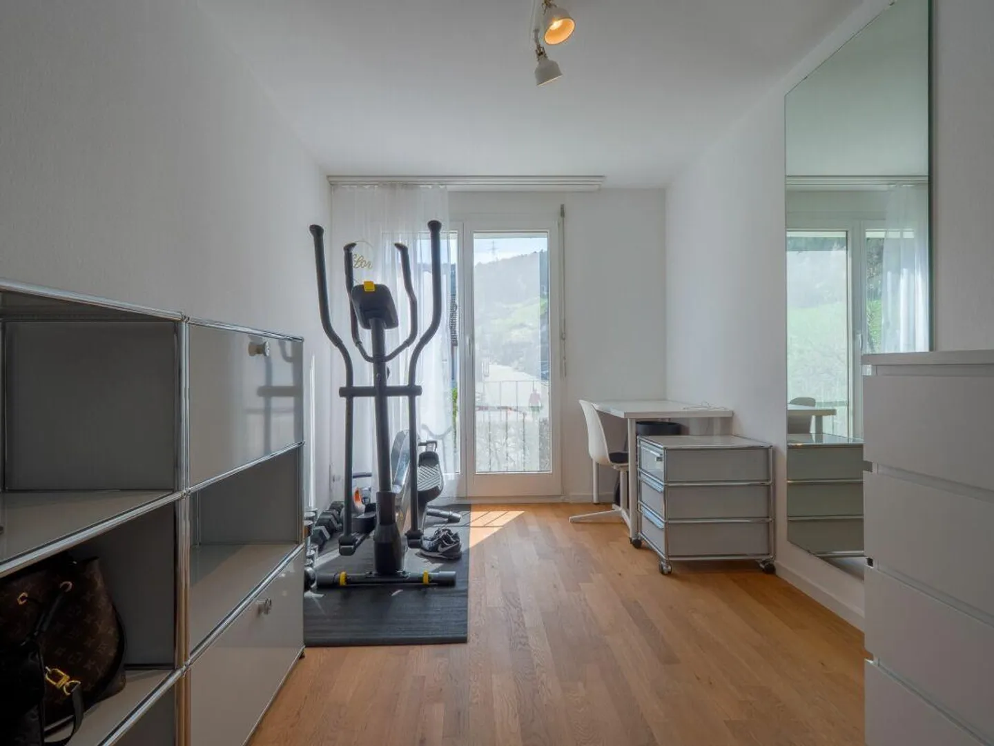 Bright 4.5 Room Attic Maisonette Apartment incl. 1 Parking Space - Photo 4 of 12