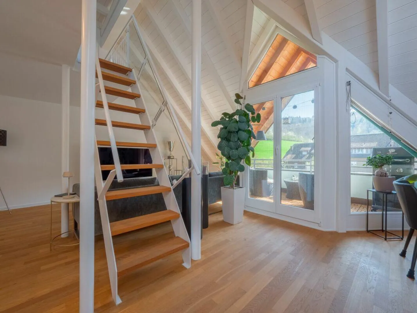 Bright 4.5 Room Attic Maisonette Apartment incl. 1 Parking Space - Photo 11 of 12