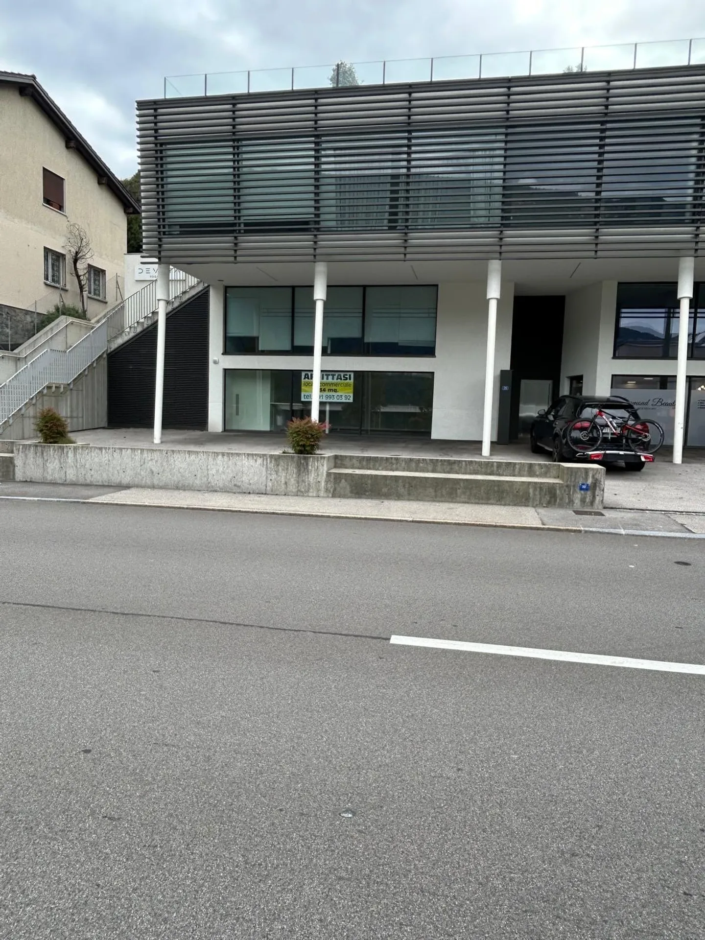 VEZIA - GRANDE SPAZIO COMMERCIALE IN AFFITTO - Foto 1 di 5