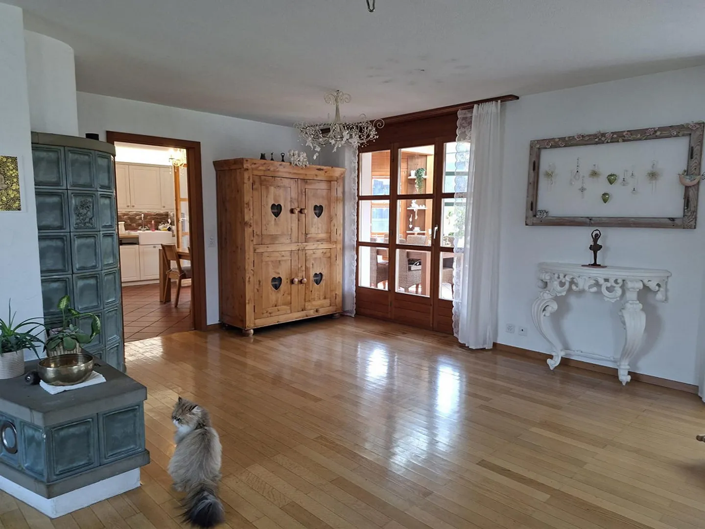 Casa unifamiliare unica con piscina e tanto verde - Foto 5 di 13