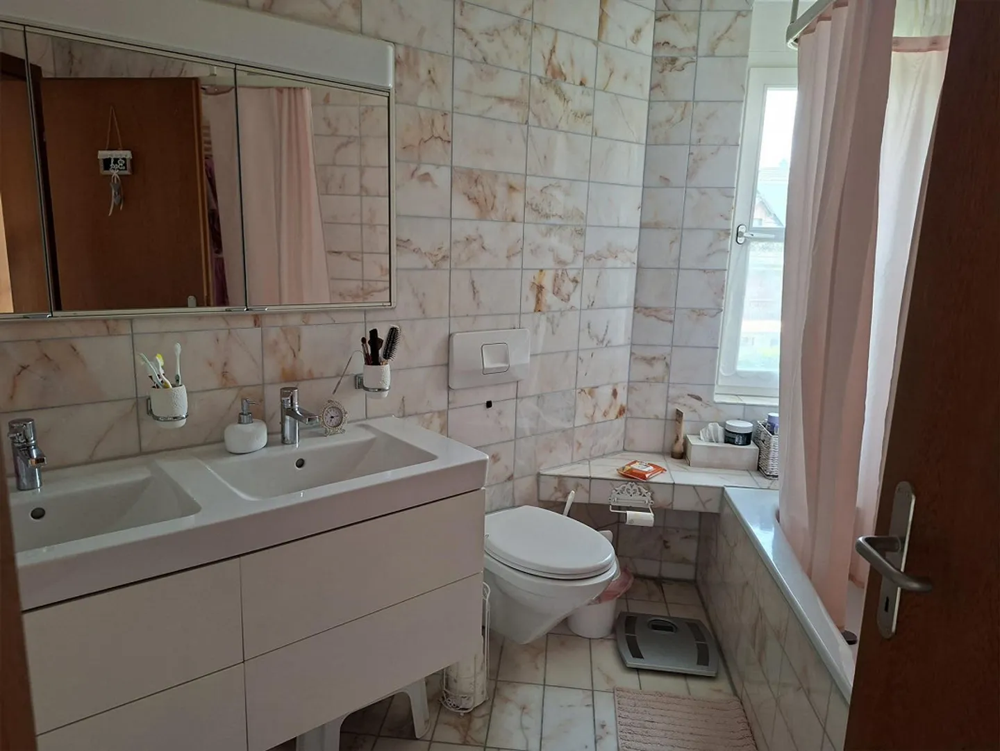 Casa unifamiliare unica con piscina e tanto verde - Foto 10 di 13