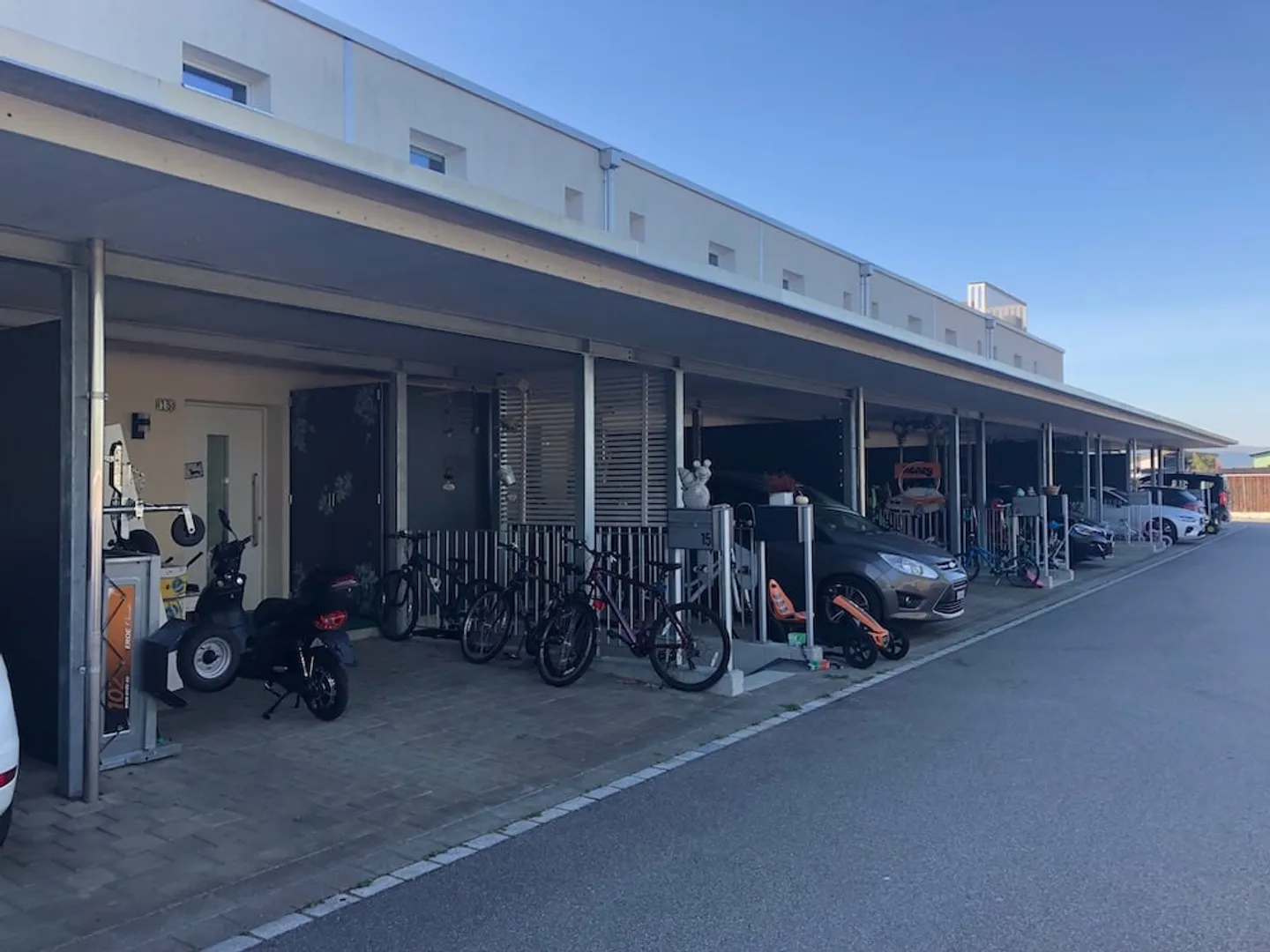 Modern Architecture: Single-family House with 5.5 Rooms in a Quiet Location - Photo 4 of 11