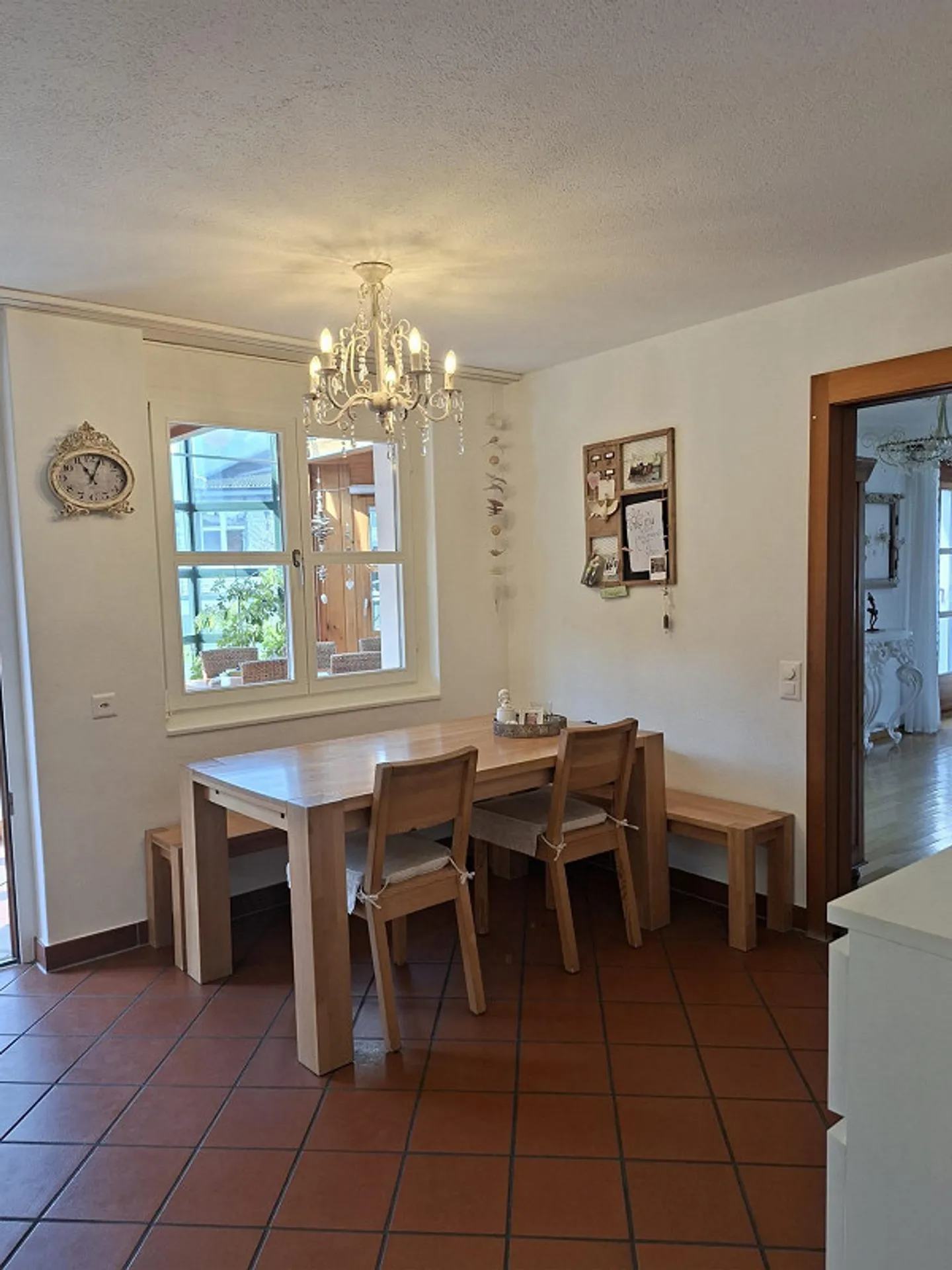 Casa unifamiliare unica con piscina e tanto verde - Foto 7 di 13