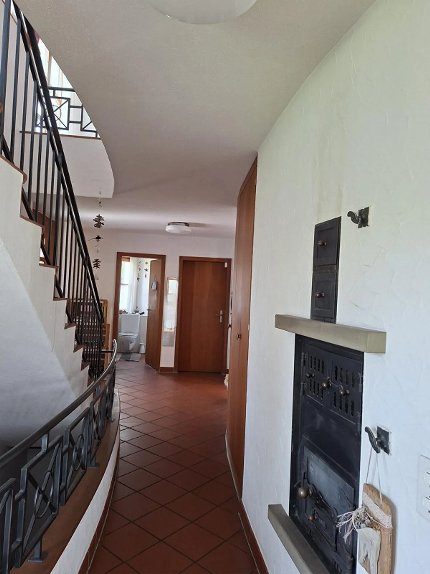 Casa unifamiliare unica con piscina e tanto verde - Foto 8 di 13