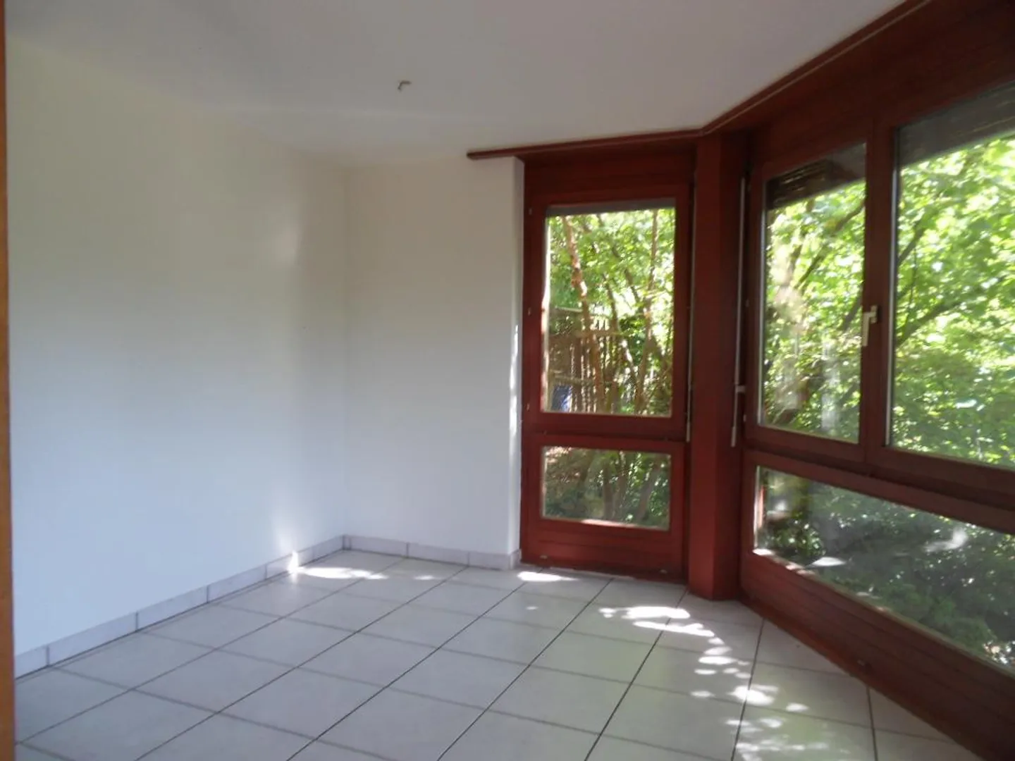 Spacious Semi-Detached Family House - Photo 3 of 15